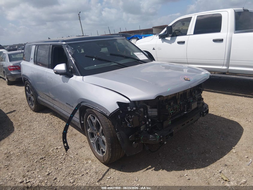 2025 Rivian R1s VIN 7PDSGBBA5SN046704 IAAI salvage auction — FRONT & REAR, Salvage Title, sold $13,200 on 2026-07-23 (photo 1)