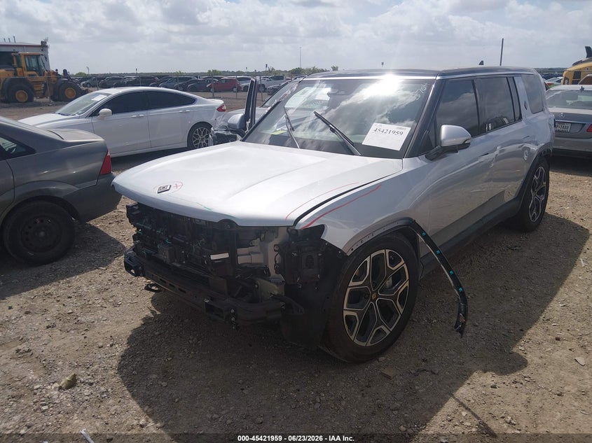 2025 Rivian R1s VIN 7PDSGBBA5SN046704 IAAI salvage auction — FRONT & REAR, Salvage Title, sold $13,200 on 2026-07-23 (photo 2)