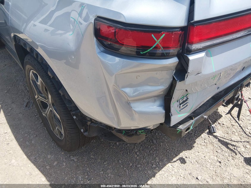 2025 Rivian R1s VIN 7PDSGBBA5SN046704 IAAI salvage auction — FRONT & REAR, Salvage Title, sold $13,200 on 2026-07-23 (photo 6)