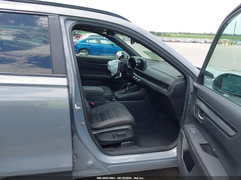 2026 Honda Cr-v VIN 7FARS6H82TE087666 IAAI salvage auction — SIDE, Salvage Title, sold $15,700 on 2026-08-01 (photo 5)
