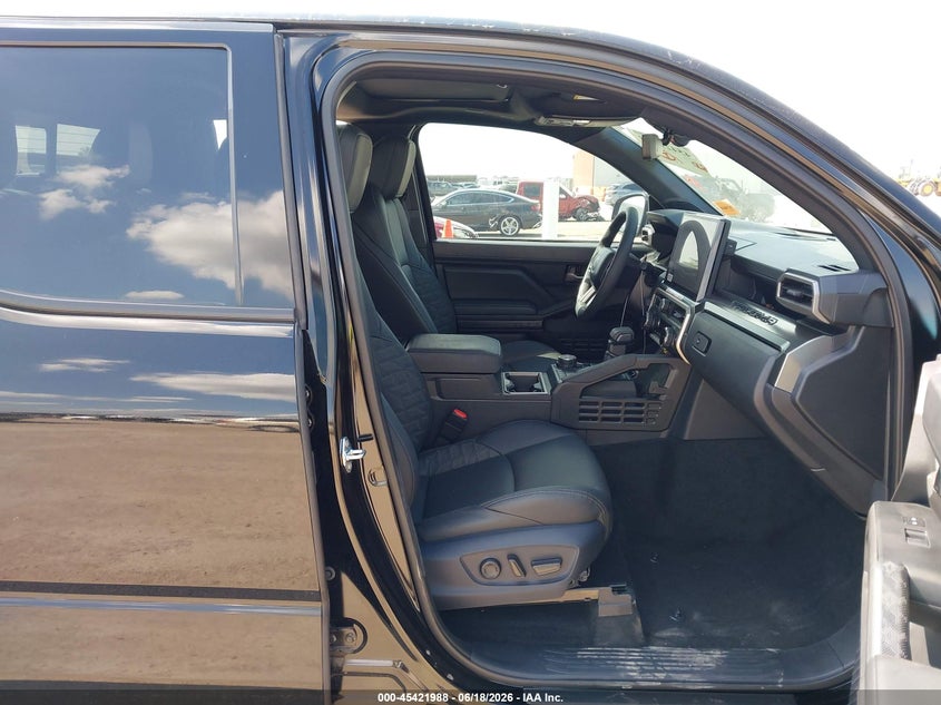 2025 Toyota Tacoma VIN 3TMLB5JN9SM174535 IAAI salvage auction — Side, Original (Texas), sold $22,900 on 2026-08-27 (photo 5)