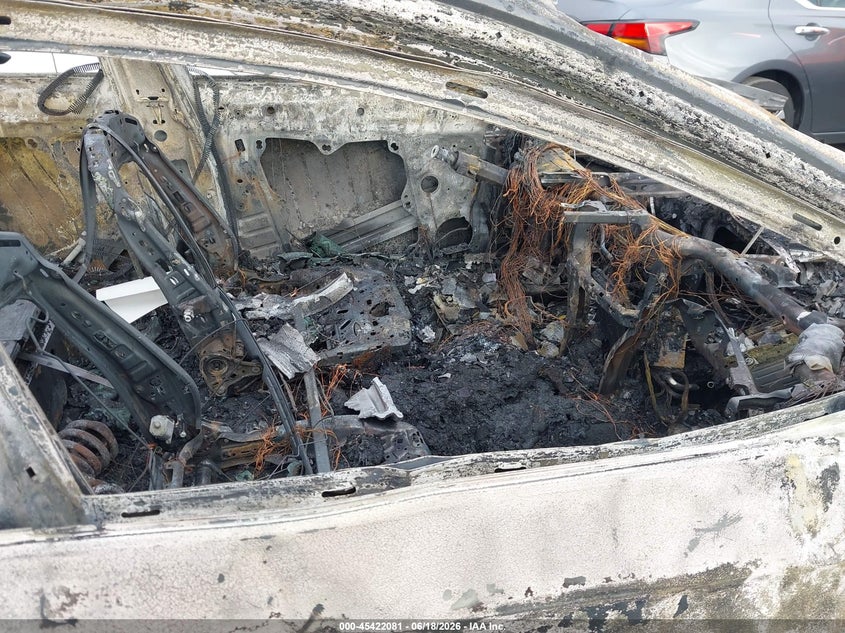 2022 Volkswagen Id.4 VIN WVGUNPE29NP041775 IAAI salvage auction — TOTAL BURN, Non-Repairable (California), sold $100 on 2026-07-09 (photo 5)