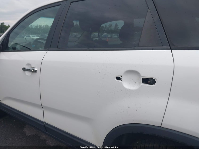 2011 Kia Sorento VIN 5XYKUDA2XBG036666 IAAI salvage auction — NORMAL WEAR, Clear (New York), sold $575 on 2026-07-23 (photo 6)