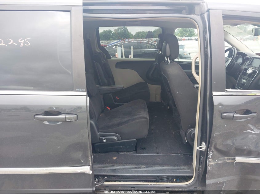 2011 Chrysler Town & country VIN 2A4RR5DG3BR720171 IAAI salvage auction — RIGHT SIDE, Clear (Indiana), sold $350 on 2026-07-18 (photo 8)