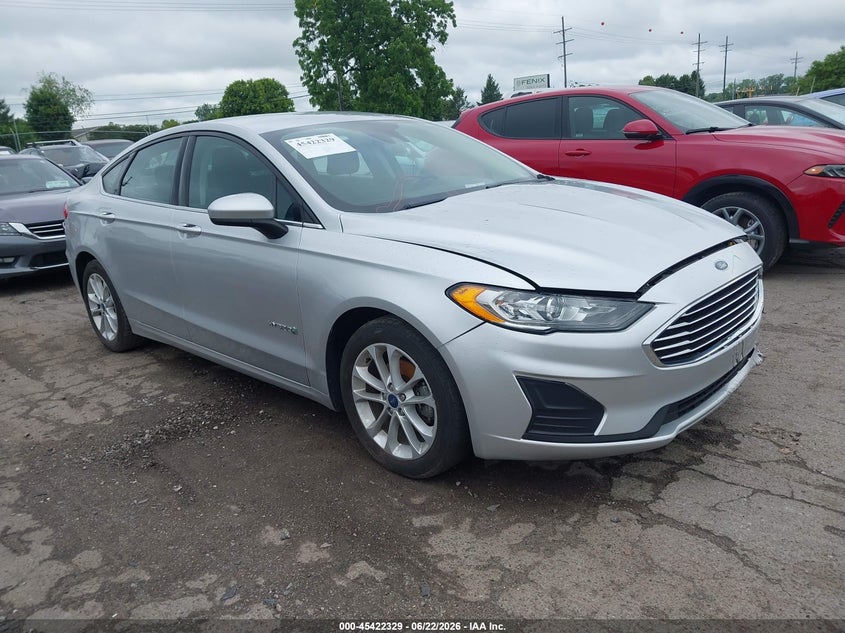 2019 Ford Fusion VIN 3FA6P0LU9KR108033 IAAI salvage auction — LEFT FRONT, Salvage Title, sold $3,950 on 2026-07-31 (photo 1)