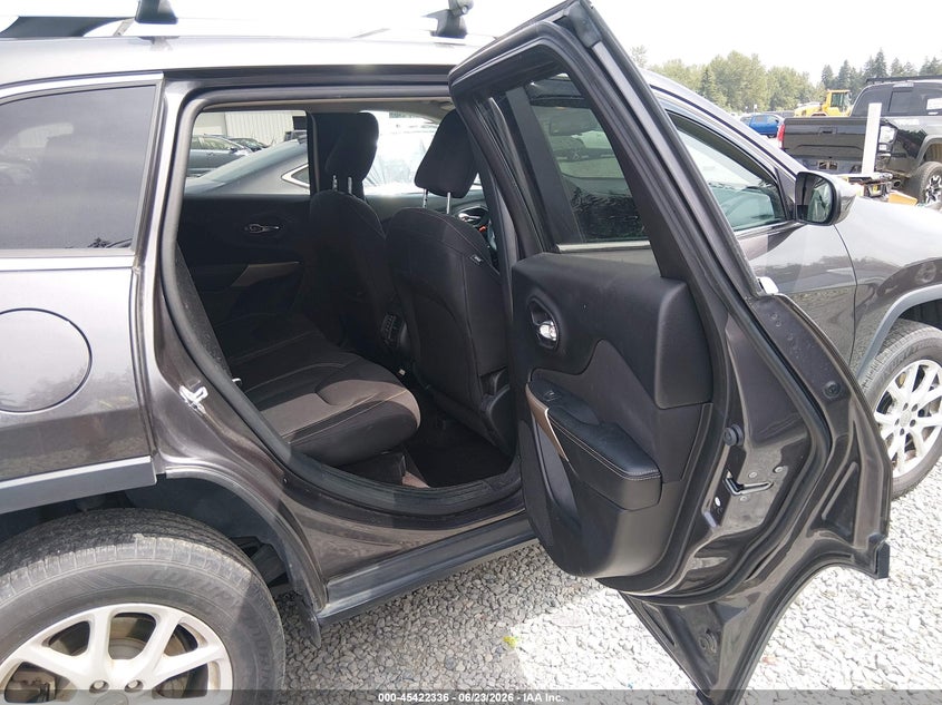 2017 Jeep Cherokee VIN 1C4PJMCB5HW657885 IAAI salvage auction — LEFT FRONT, Salvage Title, sold $2,800 on 2026-08-19 (photo 8)