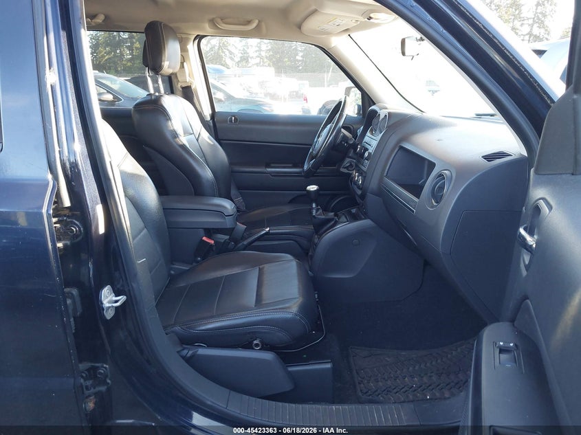 2011 Jeep Patriot VIN 1J4NF1GB4BD102005 IAAI salvage auction — NORMAL WEAR, Clear (Washington), sold $375 on 2026-07-08 (photo 5)