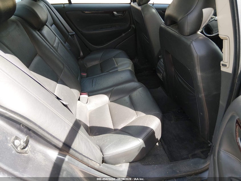 2004 Volvo S60 VIN YV1RS59V042330268 IAAI salvage auction — RIGHT FRONT, Clear (Minnesota), sold $250 on 2026-07-29 (photo 8)
