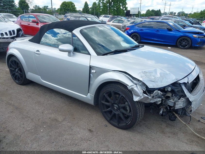 2001 Audi Tt VIN TRUUT28N811007462 IAAI salvage auction — RIGHT FRONT, Clear (Michigan), sold $550 on 2026-07-16 (photo 1)