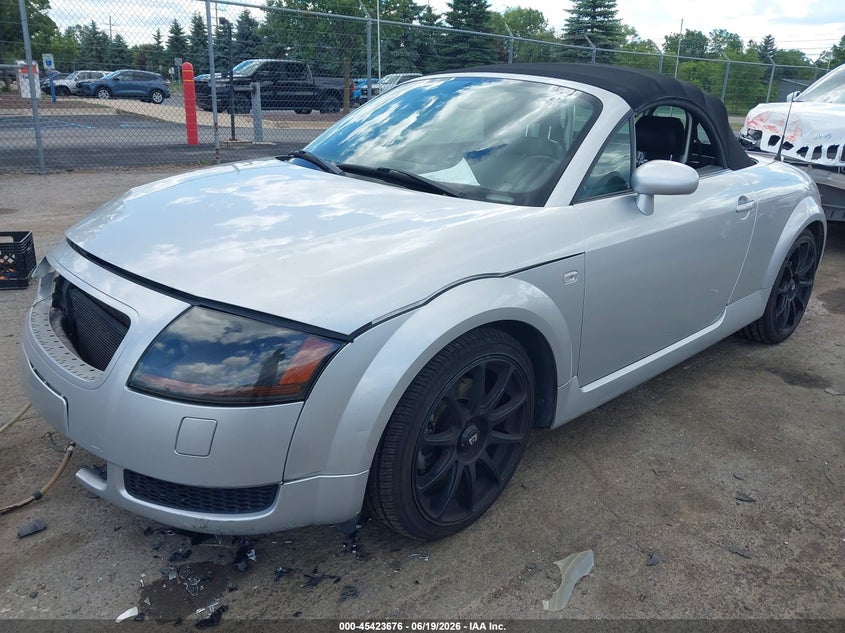 2001 Audi Tt VIN TRUUT28N811007462 IAAI salvage auction — RIGHT FRONT, Clear (Michigan), sold $550 on 2026-07-16 (photo 2)