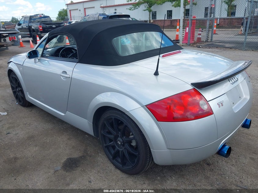 2001 Audi Tt VIN TRUUT28N811007462 IAAI salvage auction — RIGHT FRONT, Clear (Michigan), sold $550 on 2026-07-16 (photo 3)