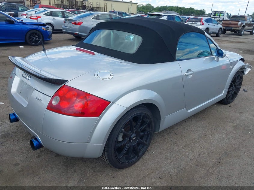 2001 Audi Tt VIN TRUUT28N811007462 IAAI salvage auction — RIGHT FRONT, Clear (Michigan), sold $550 on 2026-07-16 (photo 4)