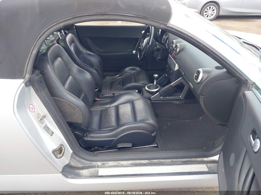 2001 Audi Tt VIN TRUUT28N811007462 IAAI salvage auction — RIGHT FRONT, Clear (Michigan), sold $550 on 2026-07-16 (photo 5)