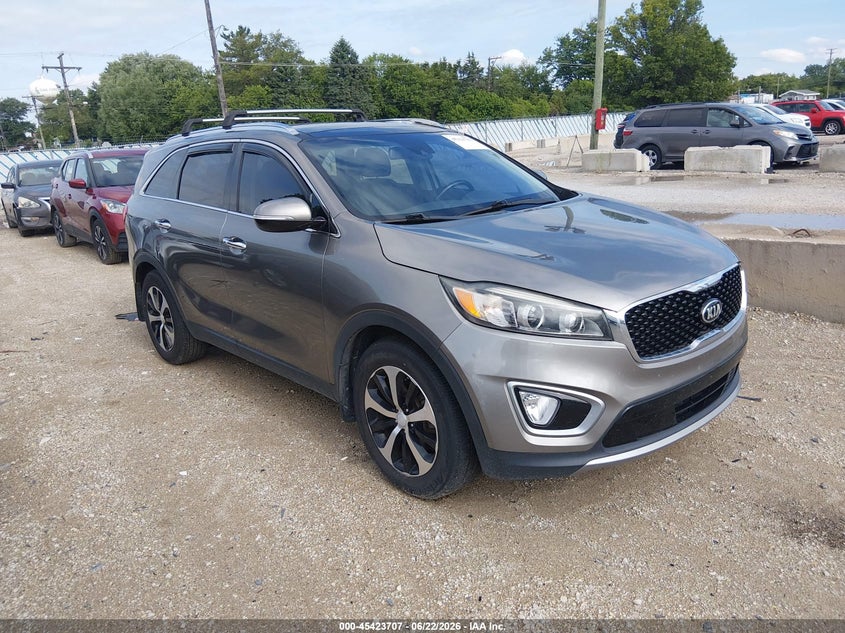 2017 Kia Sorento VIN 5XYPH4A59HG318150 IAAI salvage auction — NORMAL WEAR, Clear (Indiana), sold $2,100 on 2026-07-21 (photo 1)