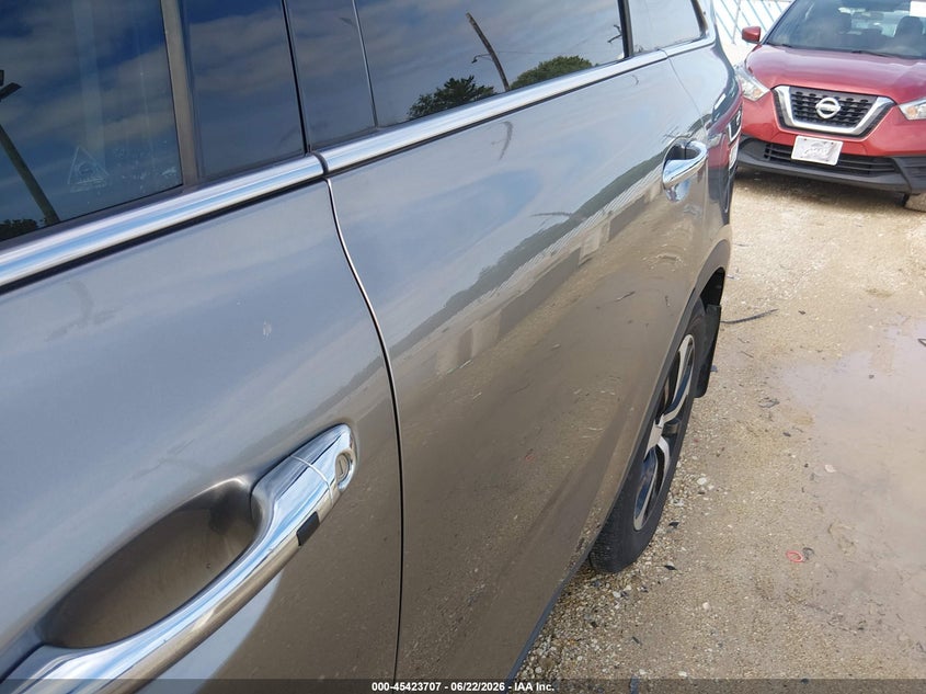 2017 Kia Sorento VIN 5XYPH4A59HG318150 IAAI salvage auction — NORMAL WEAR, Clear (Indiana), sold $2,100 on 2026-07-21 (photo 6)
