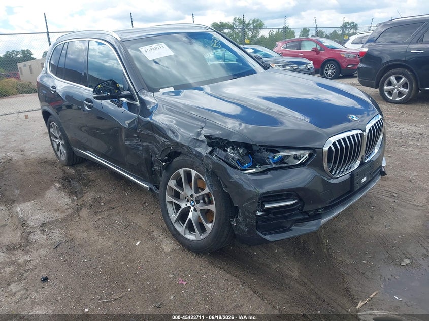 2021 BMW X5 VIN 5UXCR6C09M9E67731 IAAI salvage auction — RIGHT FRONT, Salvage Title, sold $17,600 on 2026-07-14 (photo 1)