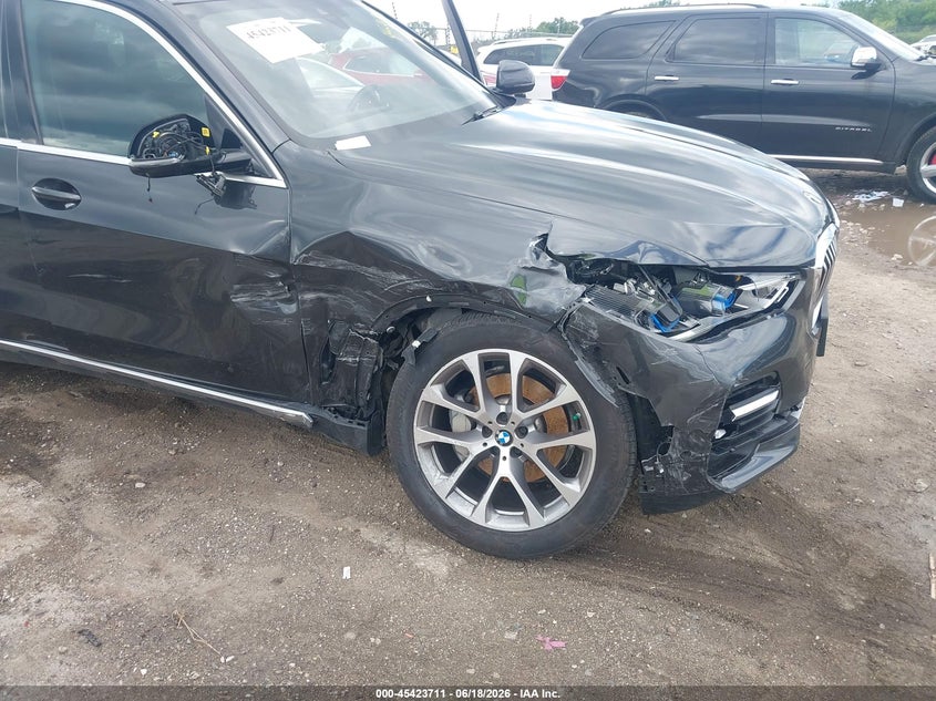 2021 BMW X5 VIN 5UXCR6C09M9E67731 IAAI salvage auction — RIGHT FRONT, Salvage Title, sold $17,600 on 2026-07-14 (photo 6)