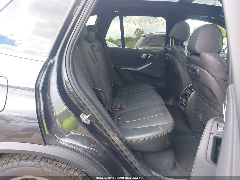 2021 BMW X5 VIN 5UXCR6C09M9E67731 IAAI salvage auction — RIGHT FRONT, Salvage Title, sold $17,600 on 2026-07-14 (photo 8)