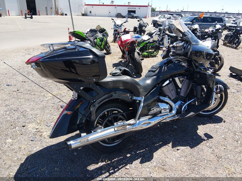 2015 Victory Cross country VIN 5VPTW36N9F3043616 IAAI salvage auction — SIDE, Salvage Title, sold $2,850 on 2026-07-14 (photo 4)