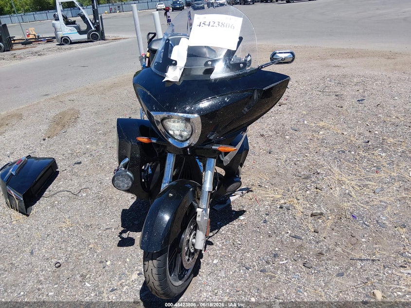 2015 Victory Cross country VIN 5VPTW36N9F3043616 IAAI salvage auction — SIDE, Salvage Title, sold $2,850 on 2026-07-14 (photo 5)