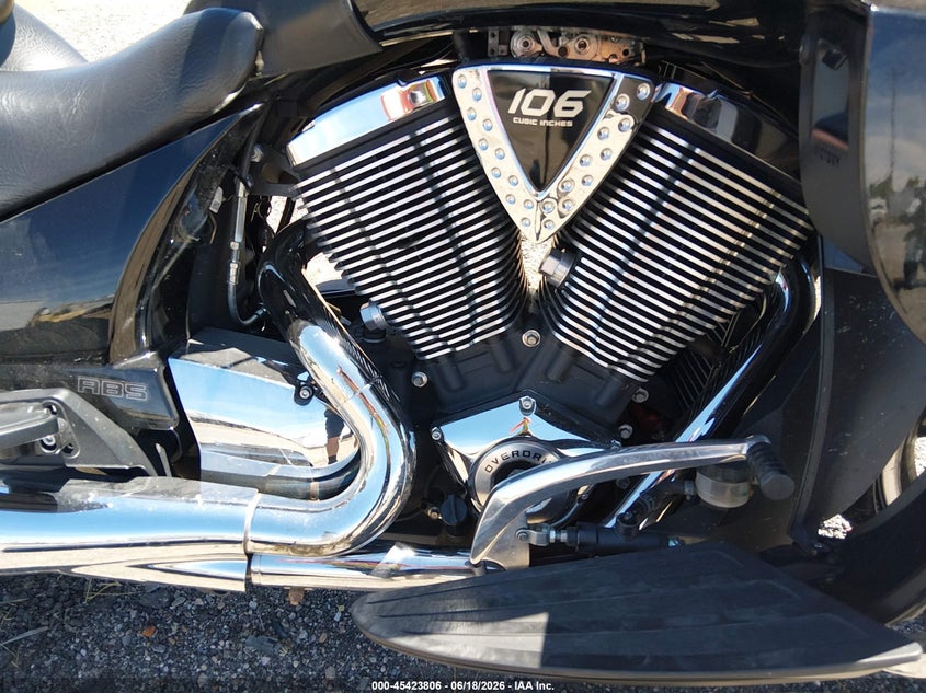 2015 Victory Cross country VIN 5VPTW36N9F3043616 IAAI salvage auction — SIDE, Salvage Title, sold $2,850 on 2026-07-14 (photo 8)