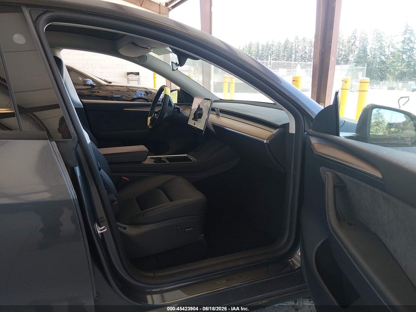2023 Tesla Model y VIN 7SAYGDEE2PF807242 IAAI salvage auction — FRONT END, Bill Of Sale (Washington), sold $10,200 on 2026-07-11 (photo 5)