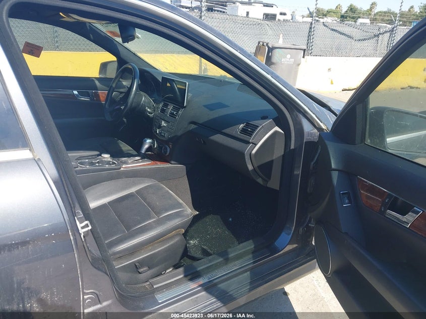 2010 Mercedes-benz C class VIN WDDGF5EB1AR125886 IAAI salvage auction — NORMAL WEAR, Salvage Title - Dealer (California), sold $275 on 2026-07-09 (photo 5)