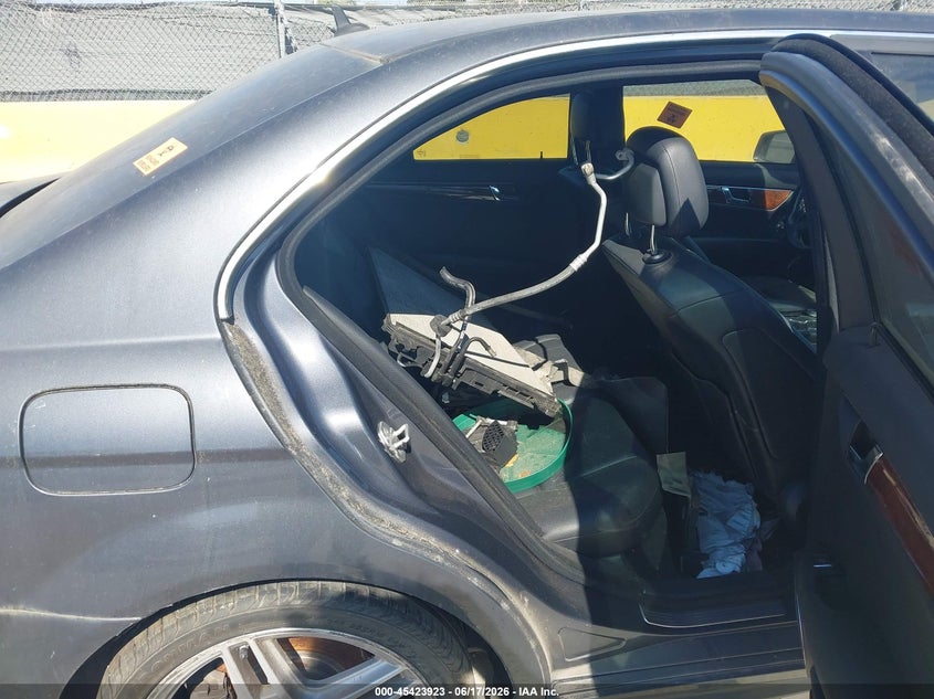 2010 Mercedes-benz C class VIN WDDGF5EB1AR125886 IAAI salvage auction — NORMAL WEAR, Salvage Title - Dealer (California), sold $275 on 2026-07-09 (photo 8)