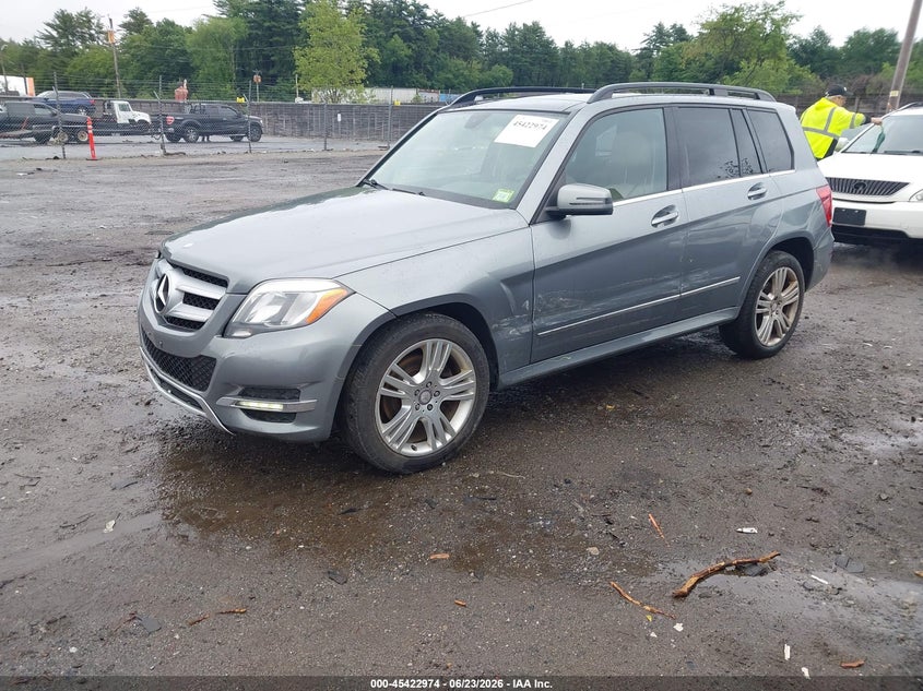 2013 Mercedes-benz VIN WDCGG8JB8DG094936 IAAI salvage auction — SIDE, Salvage Title, sold $2,050 on 2026-07-12 (photo 2)