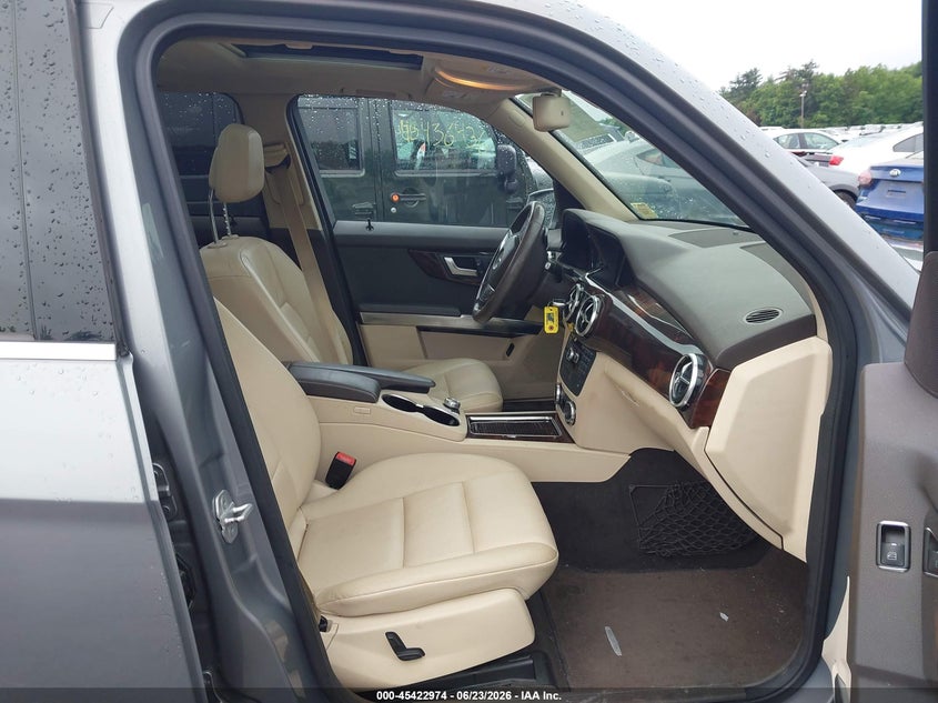 2013 Mercedes-benz VIN WDCGG8JB8DG094936 IAAI salvage auction — SIDE, Salvage Title, sold $2,050 on 2026-07-12 (photo 5)