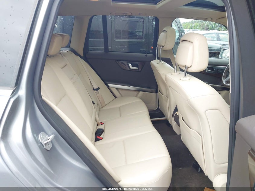 2013 Mercedes-benz VIN WDCGG8JB8DG094936 IAAI salvage auction — SIDE, Salvage Title, sold $2,050 on 2026-07-12 (photo 8)