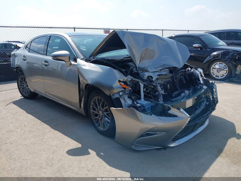 2018 Lexus ES VIN 58ABK1GG7JU083601 IAAI salvage auction — FRONT & REAR, Salvage (Texas), sold $2,650 on 2026-07-11 (photo 1)