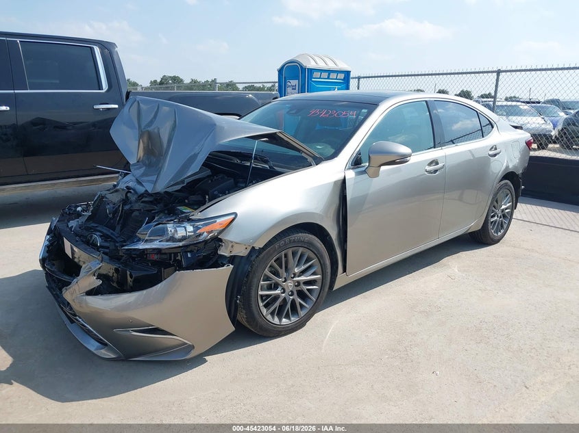2018 Lexus ES VIN 58ABK1GG7JU083601 IAAI salvage auction — FRONT & REAR, Salvage (Texas), sold $2,650 on 2026-07-11 (photo 2)