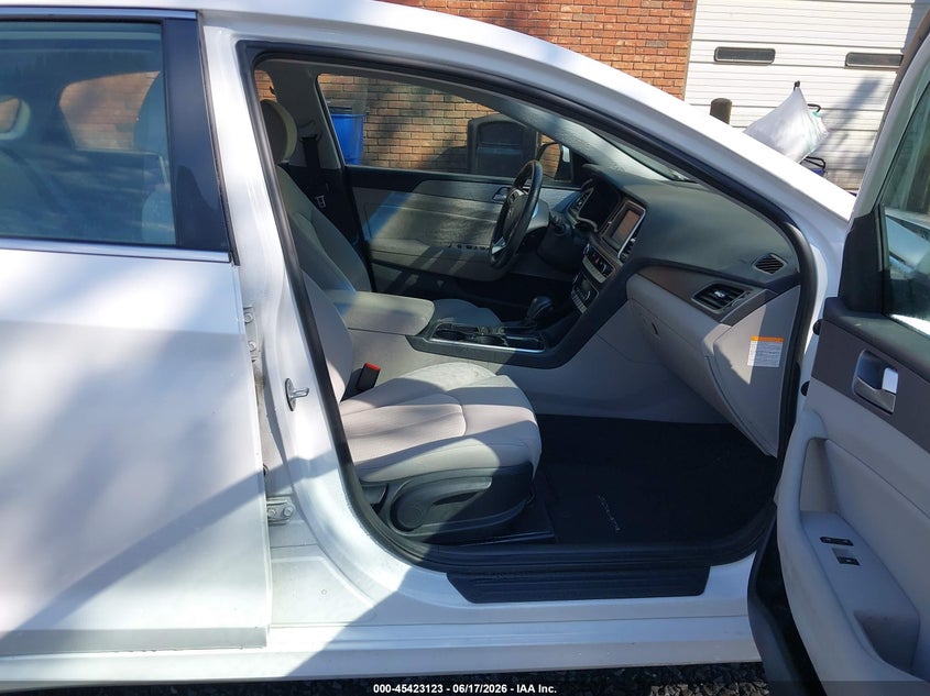 2018 Hyundai Sonata hybrid VIN KMHE24L39JA083741 IAAI salvage auction — NORMAL WEAR, Sf97 (New York), sold $6,100 on 2026-07-23 (photo 5)