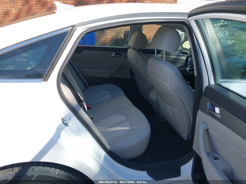 2018 Hyundai Sonata hybrid VIN KMHE24L39JA083741 IAAI salvage auction — NORMAL WEAR, Sf97 (New York), sold $6,100 on 2026-07-23 (photo 8)