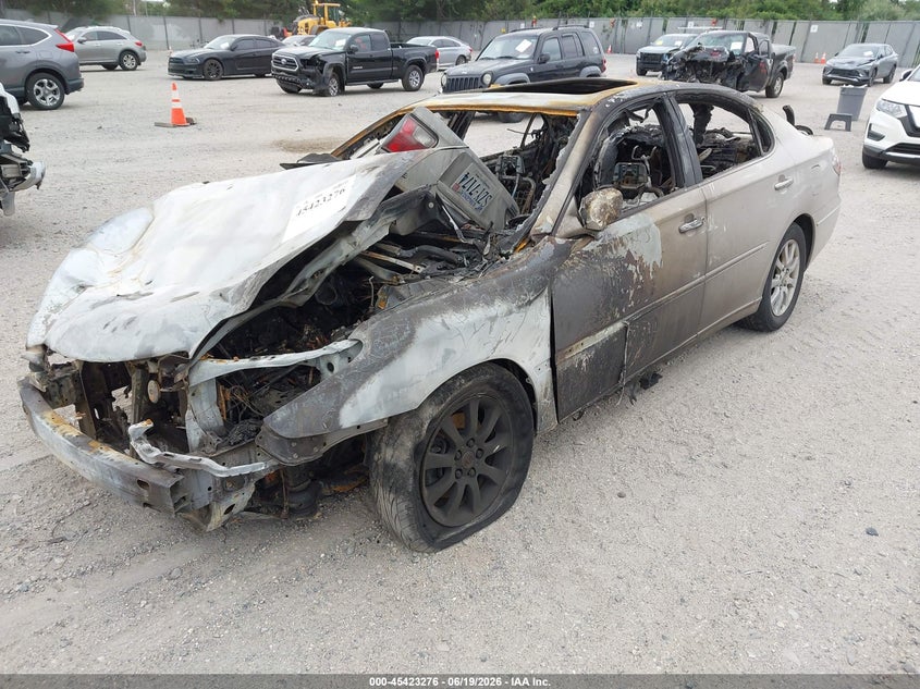 2004 Lexus Es 330 VIN JTHBA30G045000754 IAAI salvage auction — ENGINE BURN, Clear (Virginia), sold $325 on 2026-07-14 (photo 2)