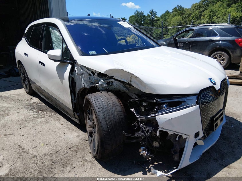 2025 BMW Ix VIN WB523CF05SCU31200 — IAAI salvage auction photo