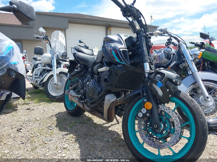 2024 Yamaha Mt VIN JYARM32E0RA010178 IAAI salvage auction — LEFT SIDE, Salvage Title, sold $2,100 on 2026-07-28 (photo 1)