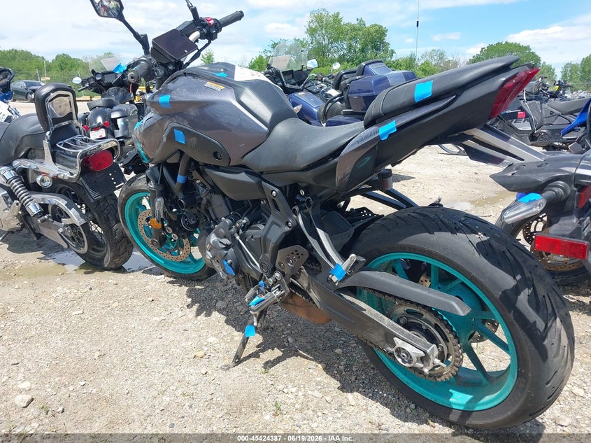 2024 Yamaha Mt VIN JYARM32E0RA010178 IAAI salvage auction — LEFT SIDE, Salvage Title, sold $2,100 on 2026-07-28 (photo 3)