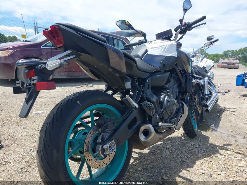 2024 Yamaha Mt VIN JYARM32E0RA010178 IAAI salvage auction — LEFT SIDE, Salvage Title, sold $2,100 on 2026-07-28 (photo 4)