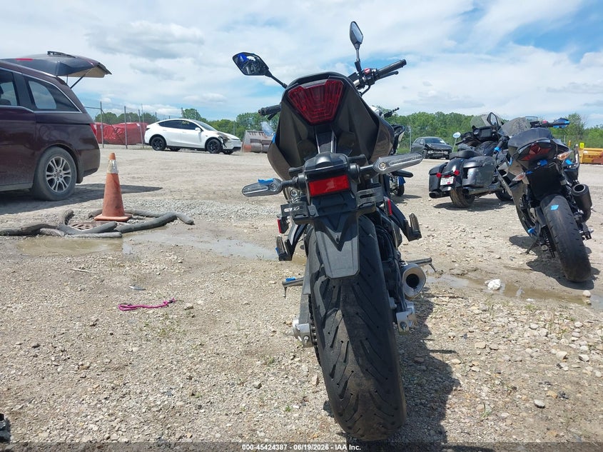 2024 Yamaha Mt VIN JYARM32E0RA010178 IAAI salvage auction — LEFT SIDE, Salvage Title, sold $2,100 on 2026-07-28 (photo 6)
