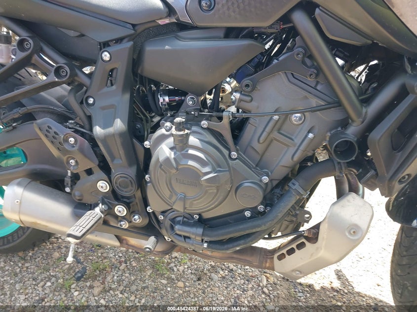 2024 Yamaha Mt VIN JYARM32E0RA010178 IAAI salvage auction — LEFT SIDE, Salvage Title, sold $2,100 on 2026-07-28 (photo 8)