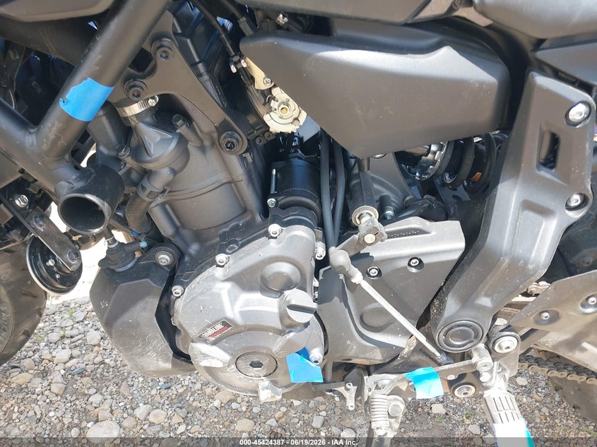 2024 Yamaha Mt VIN JYARM32E0RA010178 IAAI salvage auction — LEFT SIDE, Salvage Title, sold $2,100 on 2026-07-28 (photo 9)