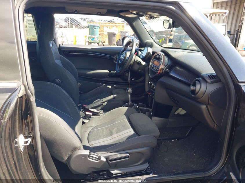 2016 Mini Hard top VIN WMWXM9C51GT997689 IAAI salvage auction — UNKNOWN, Salvage Title, sold $1,375 on 2026-08-25 (photo 5)