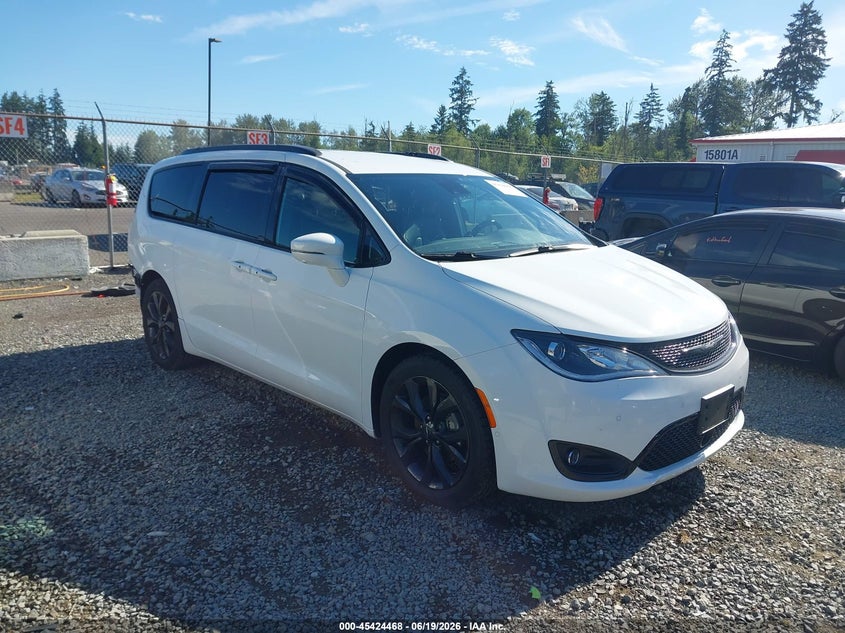 2018 Chrysler Pacifica VIN 2C4RC1GG8JR358350 IAAI salvage auction — REAR END, Wait Title, sold $7,300 on 2026-10-07 (photo 1)