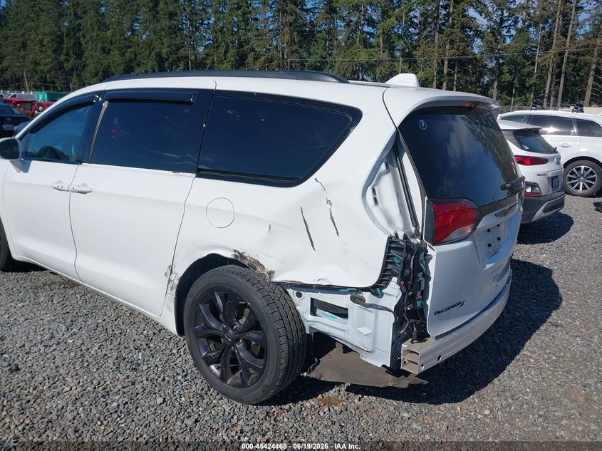 2018 Chrysler Pacifica VIN 2C4RC1GG8JR358350 IAAI salvage auction — REAR END, Wait Title, sold $7,300 on 2026-10-07 (photo 6)