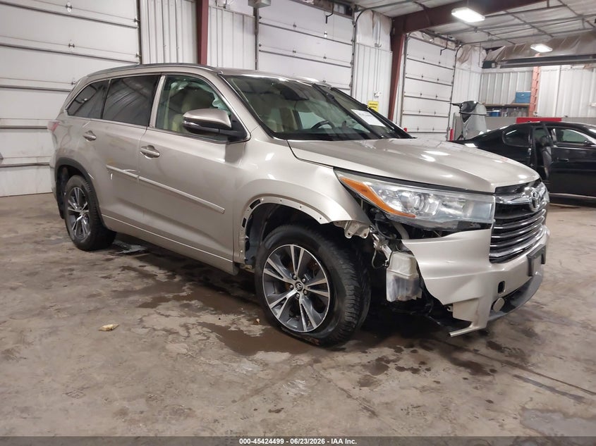 2016 Toyota Highlander VIN 5TDJKRFHXGS501758 IAAI salvage auction — RIGHT FRONT, Salvage (Iowa), sold $6,200 on 2026-07-28 (photo 1)