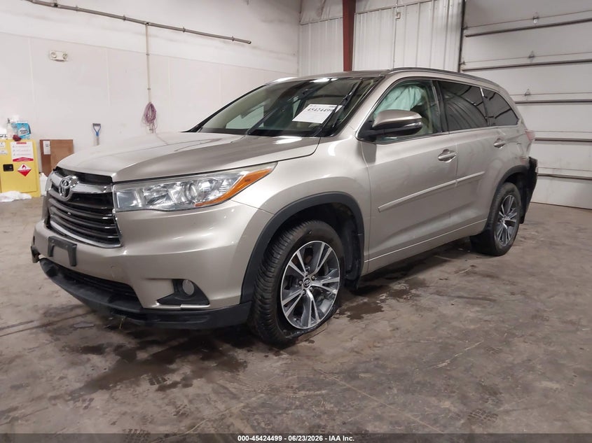 2016 Toyota Highlander VIN 5TDJKRFHXGS501758 IAAI salvage auction — RIGHT FRONT, Salvage (Iowa), sold $6,200 on 2026-07-28 (photo 2)