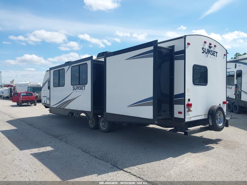 2019 Crossroads 331bh 3 sl VIN 4YDT3312XK5350602 IAAI salvage auction — HAIL, Salvage (Missouri), sold $3,900 on 2026-09-16 (photo 3)