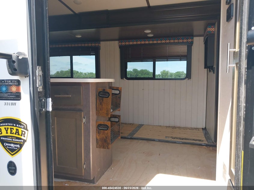 2019 Crossroads 331bh 3 sl VIN 4YDT3312XK5350602 IAAI salvage auction — HAIL, Salvage (Missouri), sold $3,900 on 2026-09-16 (photo 5)